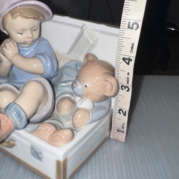 Lladro Figurine My Favorite Place #6795 Boy W/ Teddy Bear in Toy Chest - Picture 12 of 16